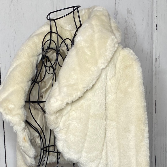 Fuzzy Warm Jacket - Picture 13 of 14